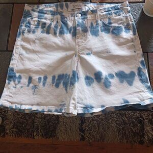 Beautiful blue and white crown and Ivy  shorts  size 6